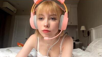 maudhendry public webcam profile photo 9