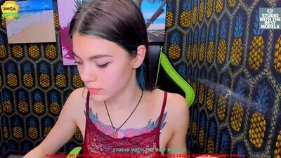 maura_shy public webcam profile photo 6