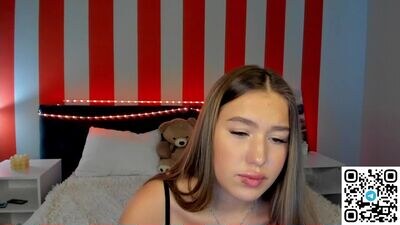 mavis_willis public webcam profile photo 4