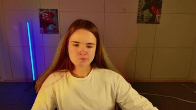 maybloom_ public webcam profile photo 2