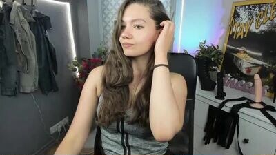 meg4love public webcam profile photo 3