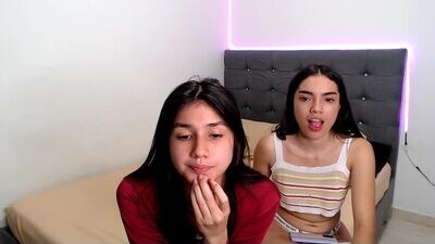 megan_and_mili public webcam profile photo 4