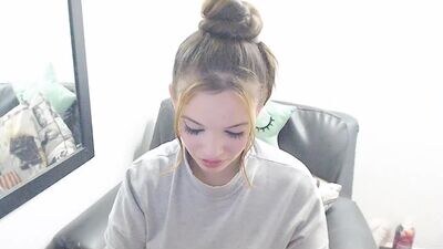 meghan_cherrys public webcam profile photo 2
