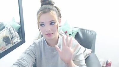 meghan_cherrys public webcam profile photo 3