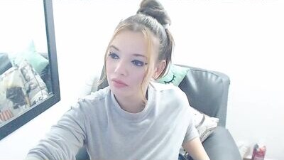 meghan_cherrys public webcam profile photo 5