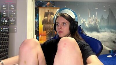 melonygriffen public webcam profile photo 4