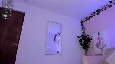 mia_corner public webcam profile photo 10
