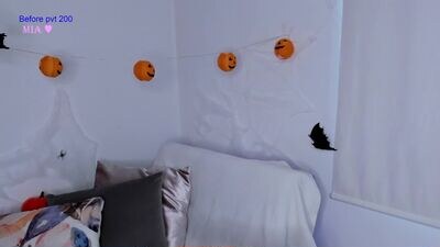 mia_creams public webcam profile photo 2