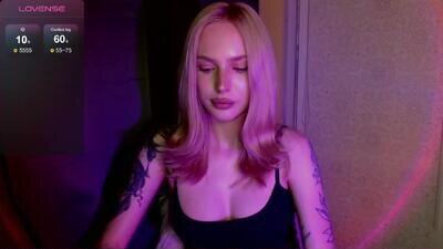 michellevelour public webcam profile photo 4