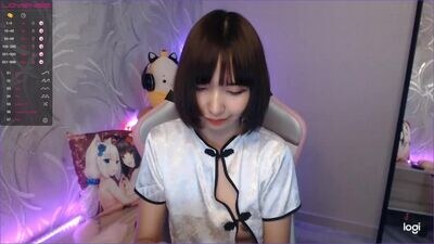 micu_ko public webcam profile photo 3