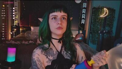 mika_moon_ public webcam profile photo 3