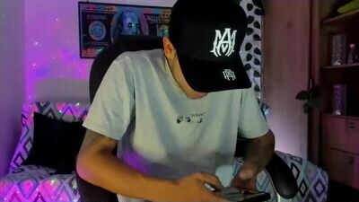 mikee_scooth public webcam profile photo 2