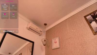miladiosa public webcam profile photo 2