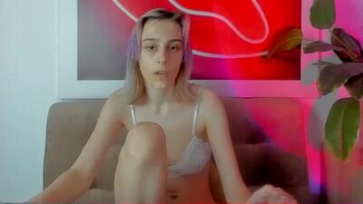 milaglow public webcam profile photo 3