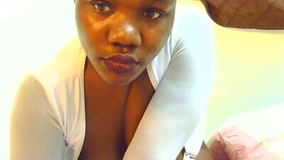 milah_v public webcam profile photo 5