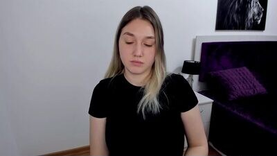 milanaanderson public webcam profile photo 3