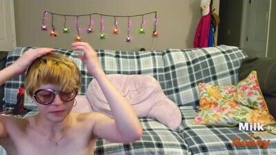 milkandhoneycams public webcam profile photo 9