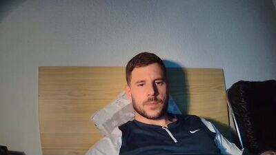 milkhotcam23 public webcam profile photo 2