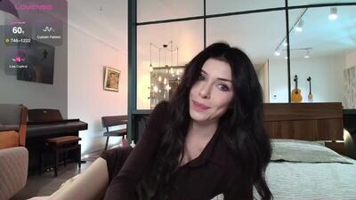 milla_jo public webcam profile photo 3