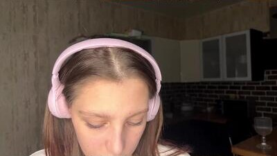 minmee public webcam profile photo 9