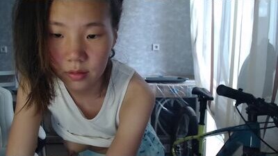 mira_g public webcam profile photo 6