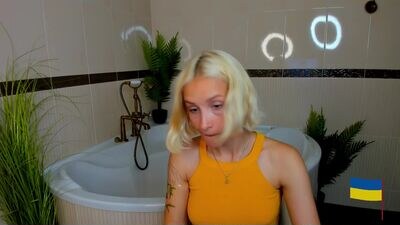 mirandawhites public webcam profile photo 2