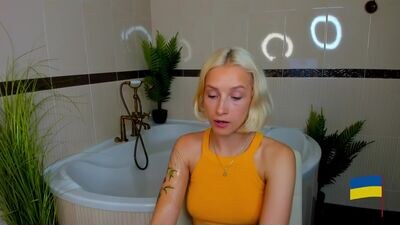 mirandawhites public webcam profile photo 3