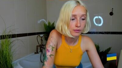 mirandawhites public webcam profile photo 7