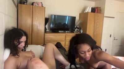 mixedmamas public webcam profile photo 2