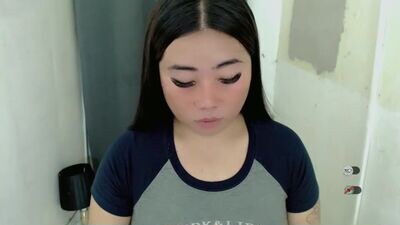 miya_licious public webcam profile photo 3