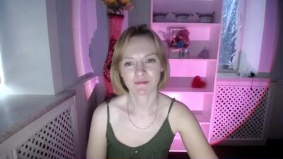 mollilove public webcam profile photo 3