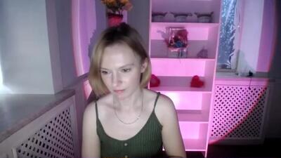 mollilove public webcam profile photo 4
