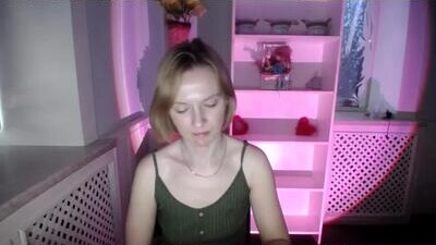 mollilove public webcam profile photo 6