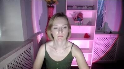 mollilove public webcam profile photo 7