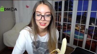 molly_so public webcam profile photo 10