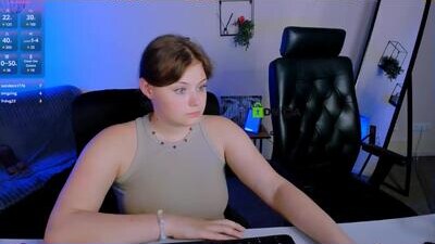 mona_cloud public webcam profile photo 6
