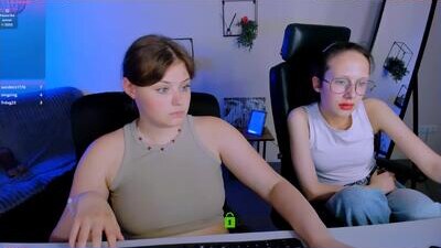 mona_cloud public webcam profile photo 7