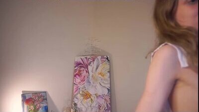 monaelin public webcam profile photo 8