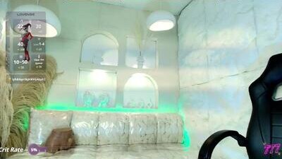moon_red_r public webcam profile photo 8