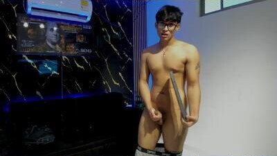 mr_yisuz public webcam profile photo 7