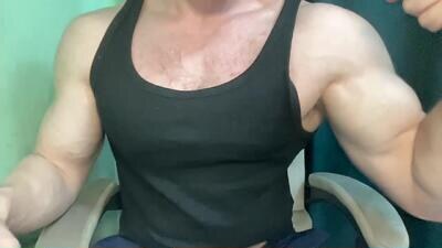 mrbiceps_23 public webcam profile photo 4