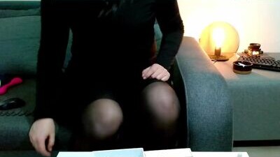 mylegsonheels public webcam profile photo 9