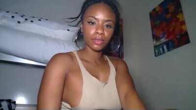 nanneypooh public webcam profile photo 2