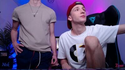 neon_evan public webcam profile photo 2