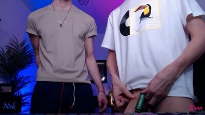 neon_evan public webcam profile photo 3