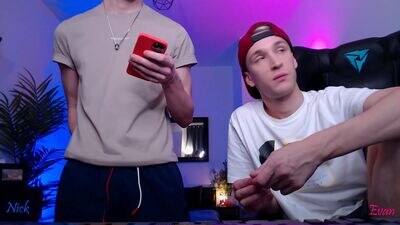 neon_evan public webcam profile photo 4
