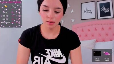 nia_15 public webcam profile photo 2