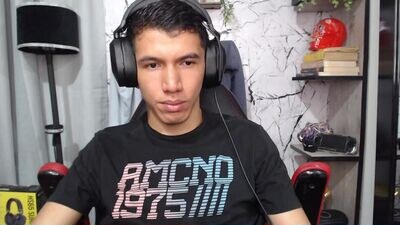noah_89r public webcam profile photo 4