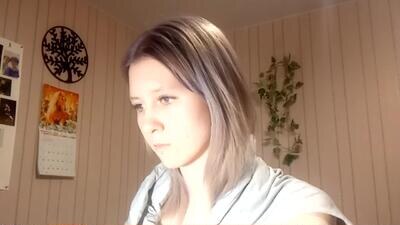 novellahartig public webcam profile photo 2