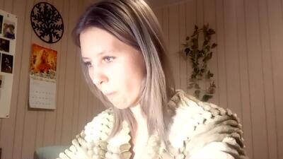 novellahartig public webcam profile photo 4